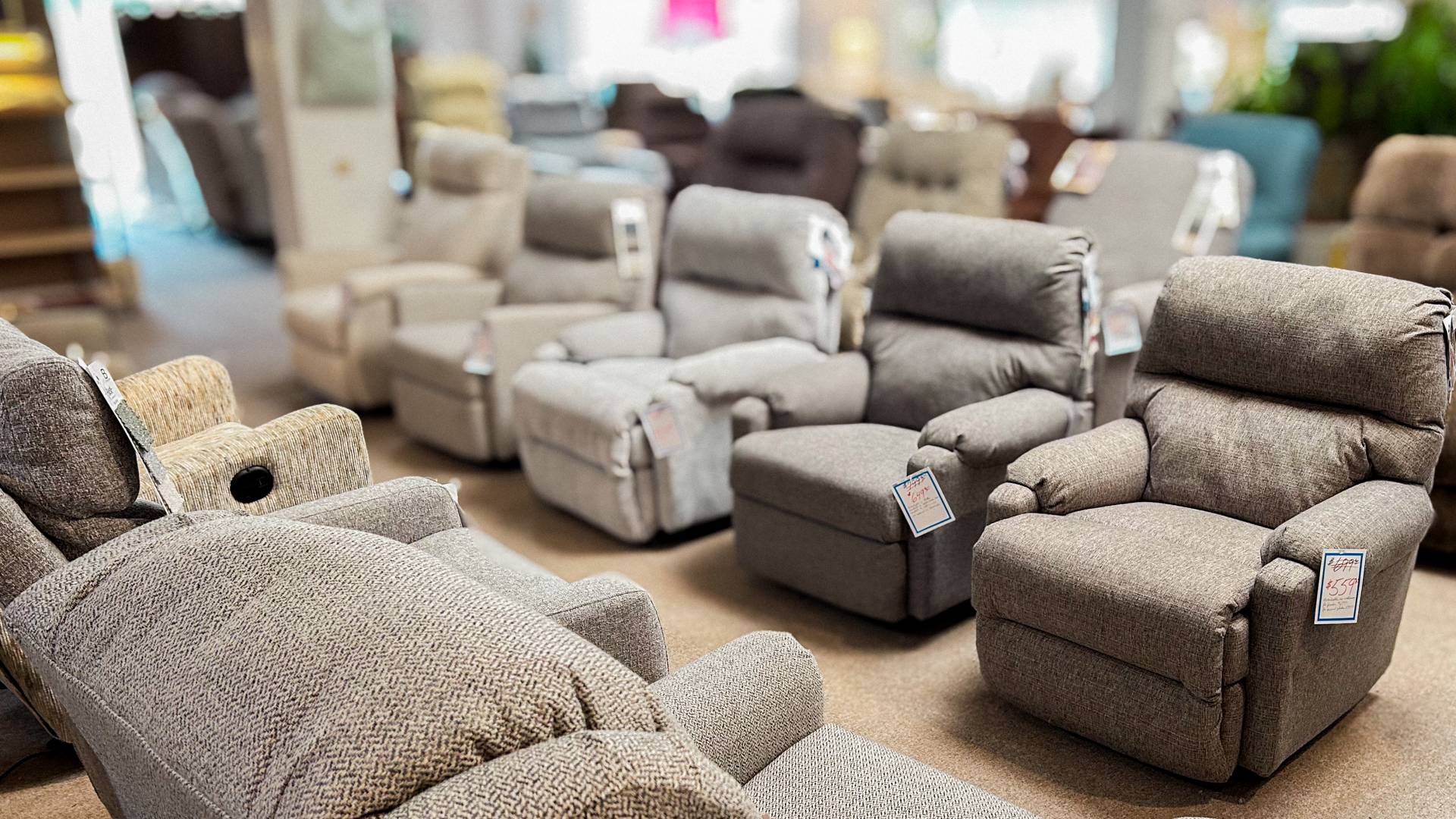 Dreamers_Hero_Recliners_01 Dreamers Furniture showroom collection of recliners in various sizes
